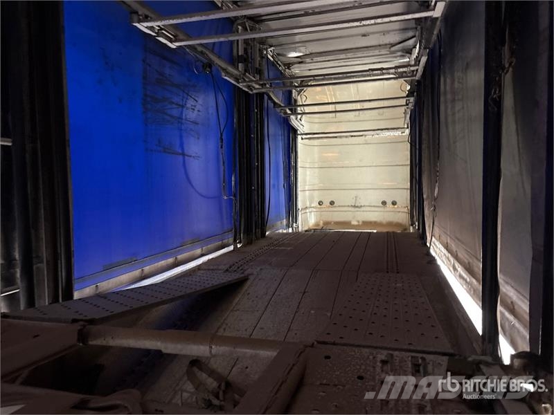 Utility Tri/A 8 Car Enclosed Car Carrier Trailer Vehicle transport semi-trailers