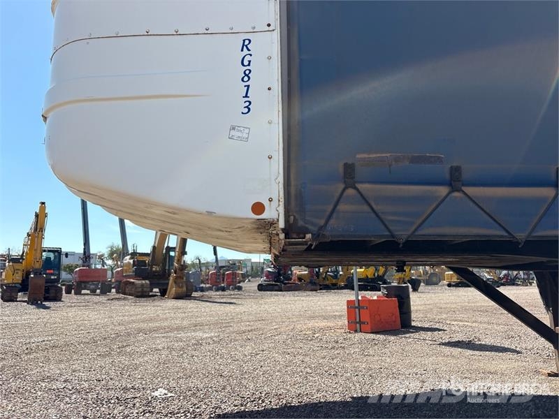 Utility TS2CDHE T/A 8 Car Enclosed Car Carrier Trailer Araç nakil yari çekicileri