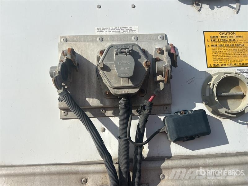 Utility VS2DC Przyczepy ze skrzynią zamkniętą