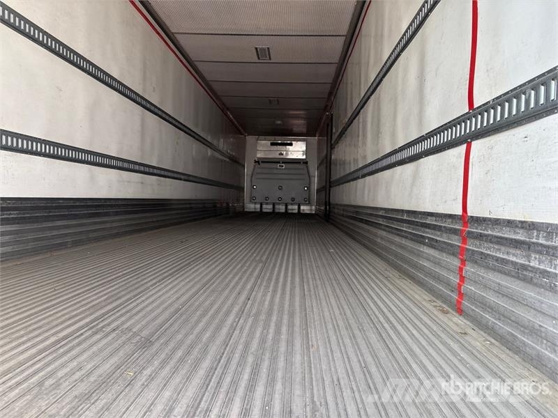 Utility VS2RA 48 ft T/A Refrigerated Trailer 冷凍冷蔵トレーラー