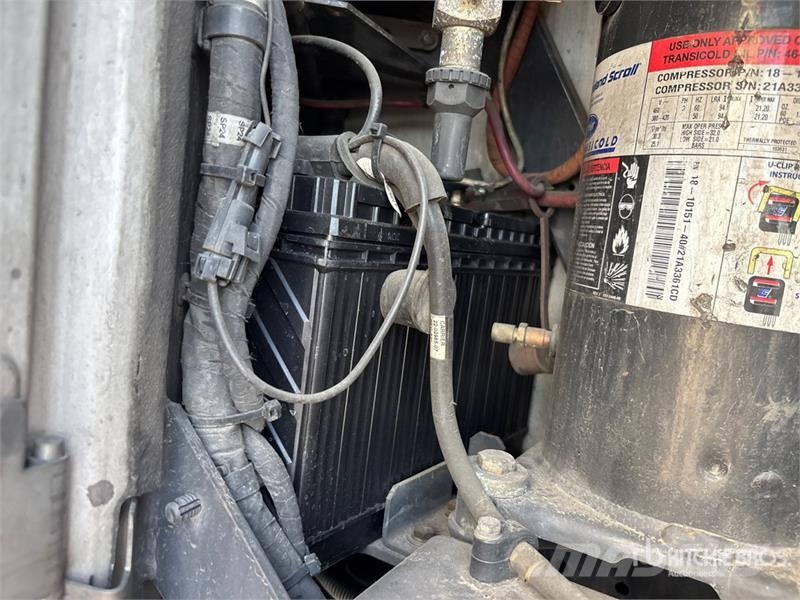 Utility VS2RA 48 ft x 102 in T/A Refrigerated Trailer 冷凍冷蔵トレーラー