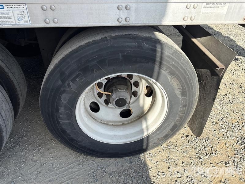 Utility VS2RA 48 ft x 102 in T/A Refrigerated Trailer 冷凍冷蔵トレーラー