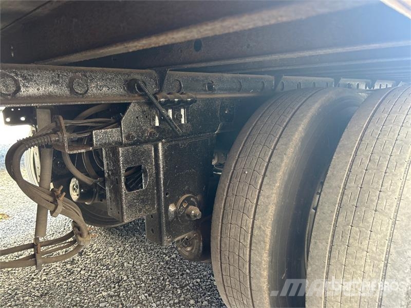Utility VS2RA 48 ft x 102 in T/A Refrigerated Trailer 冷凍冷蔵トレーラー