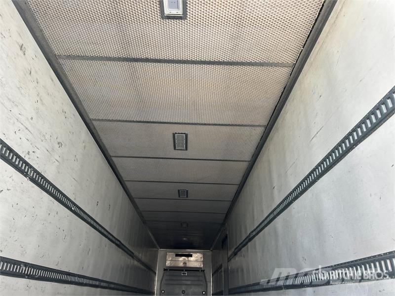 Utility VS2RA 48 ft x 102 in T/A Refrigerated Trailer 冷凍冷蔵トレーラー
