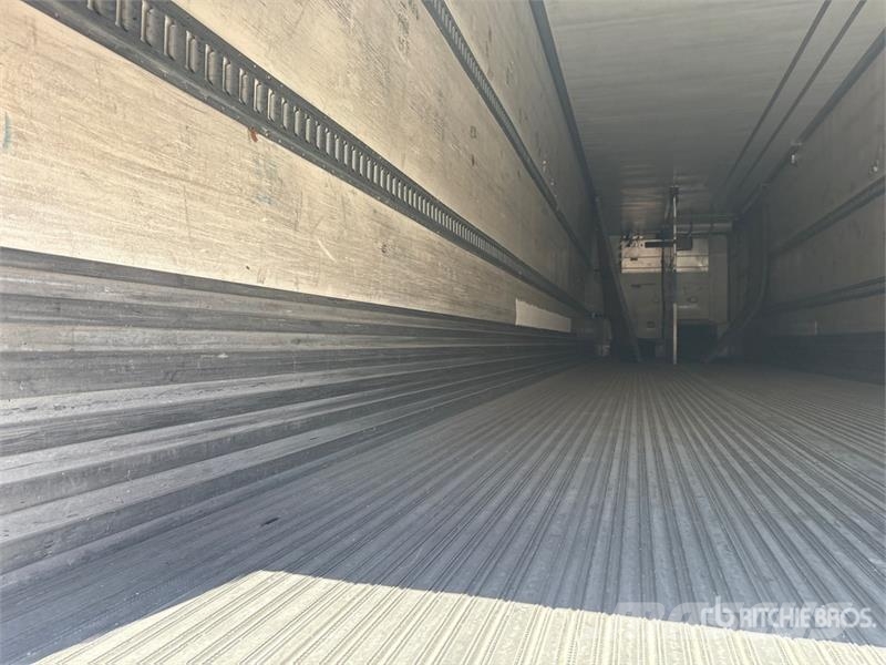 Utility VS2RA 48 ft x 102 in T/A Multi -Temp Refrigerated  Temperature controlled semi-trailers