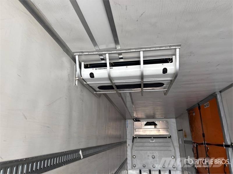 Utility VS2RA 48 ft x 102 in T/A Multi -Temp Refrigerated  Puspriekabės su izoterminiu kėbulu