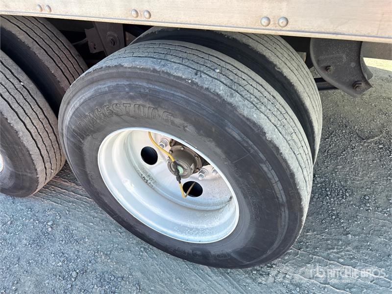 Utility VS2RA 48 ft x 102 in T/A Multi -Temp Refrigerated  Temperature controlled semi-trailers