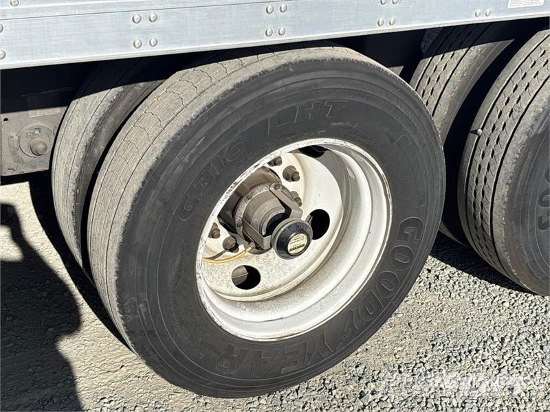 Utility VS2RA 48 ft x 102 in T/A Refrigerated Trailer 冷凍冷蔵トレーラー