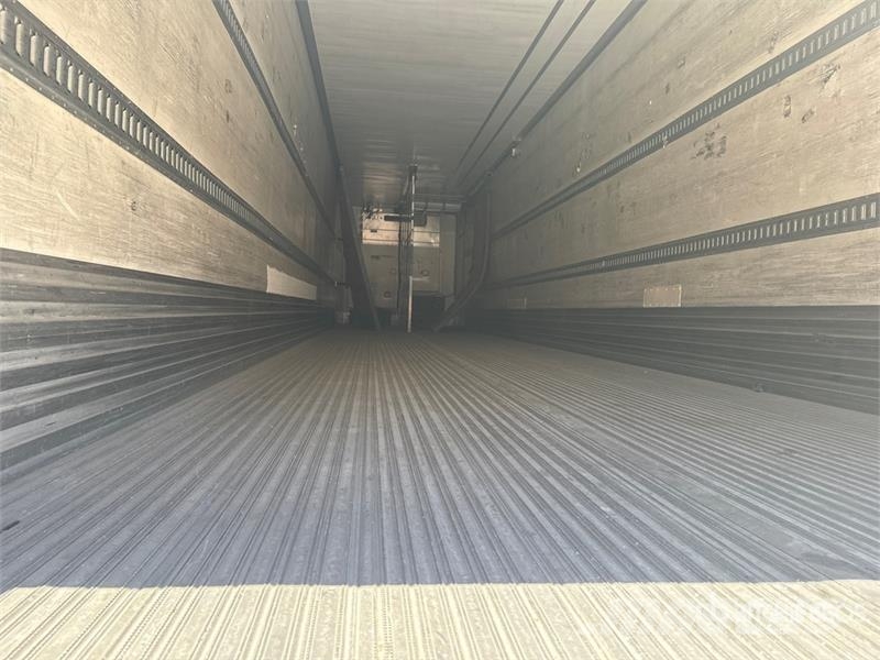 Utility VS2RA 48 ft x 102 in T/A Multi -Temp Refrigerated  Temperature controlled semi-trailers