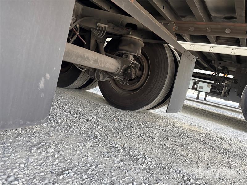 Utility VS2RA 48 ft x 102 in T/A Refrigerated Trailer 冷凍冷蔵トレーラー