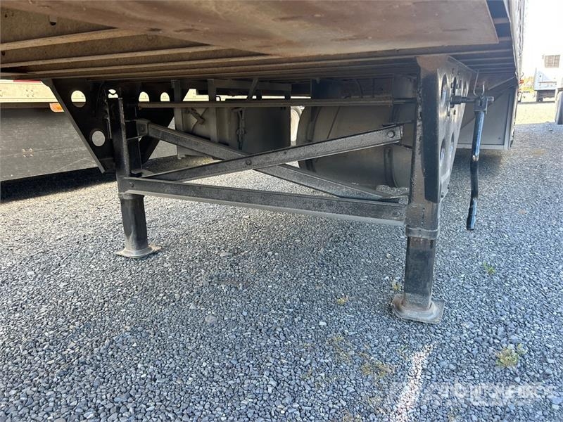 Utility VS2RA 48 ft x 102 in T/A Refrigerated Trailer 冷凍冷蔵トレーラー