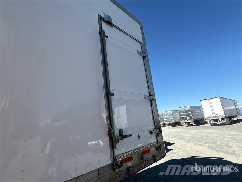 Utility VS2RA 48 ft x 102 in T/A Multi -Temp Refrigerated  Temperature controlled semi-trailers