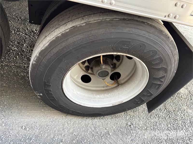 Utility VS2RA 48 ft x 102 in T/A Refrigerated Trailer 冷凍冷蔵トレーラー