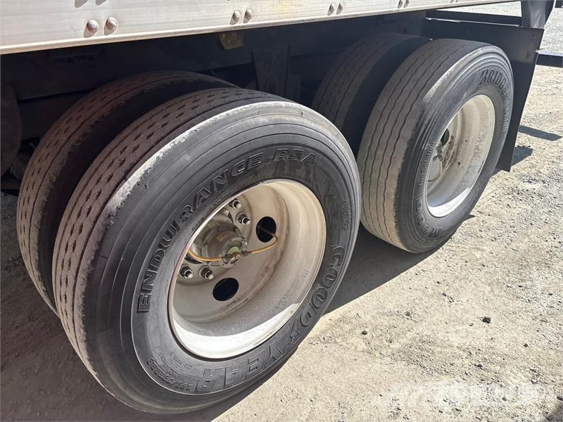 Utility VS2RA 48 ft x 102 in T/A Multi -Temp Refrigerated  Temperature controlled semi-trailers