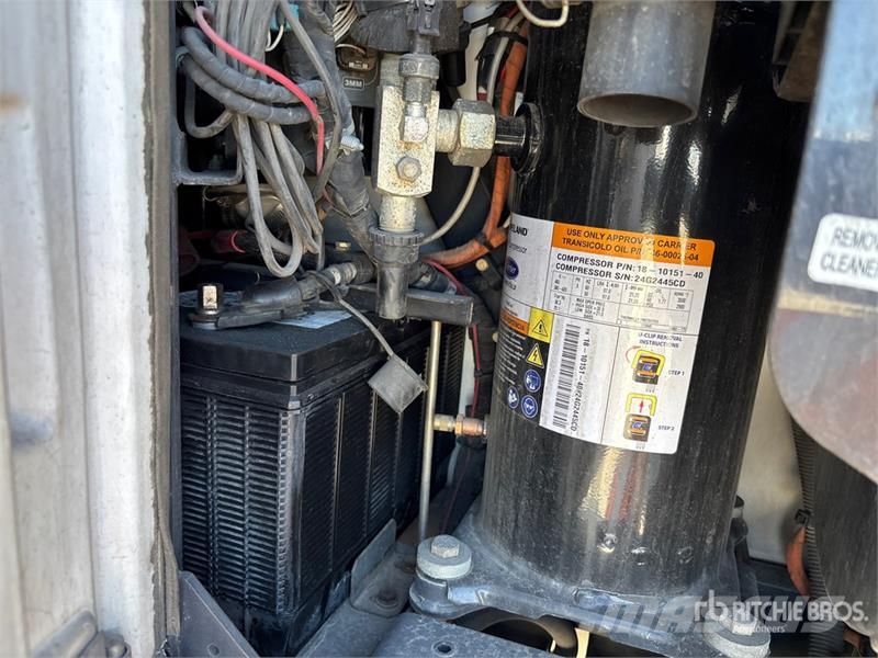 Utility VS2RA 48 ft x 102 in T/A Multi -Temp Refrigerated  Temperature controlled semi-trailers