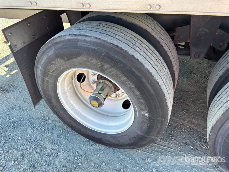 Utility VS2RA 48 ft x 102 in T/A Multi -Temp Refrigerated  Temperature controlled semi-trailers