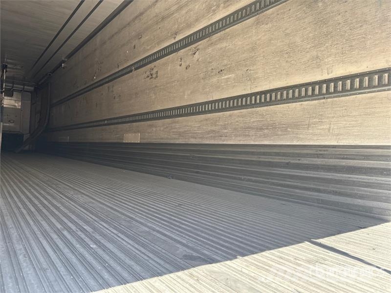 Utility VS2RA 48 ft x 102 in T/A Multi -Temp Refrigerated  Temperature controlled semi-trailers