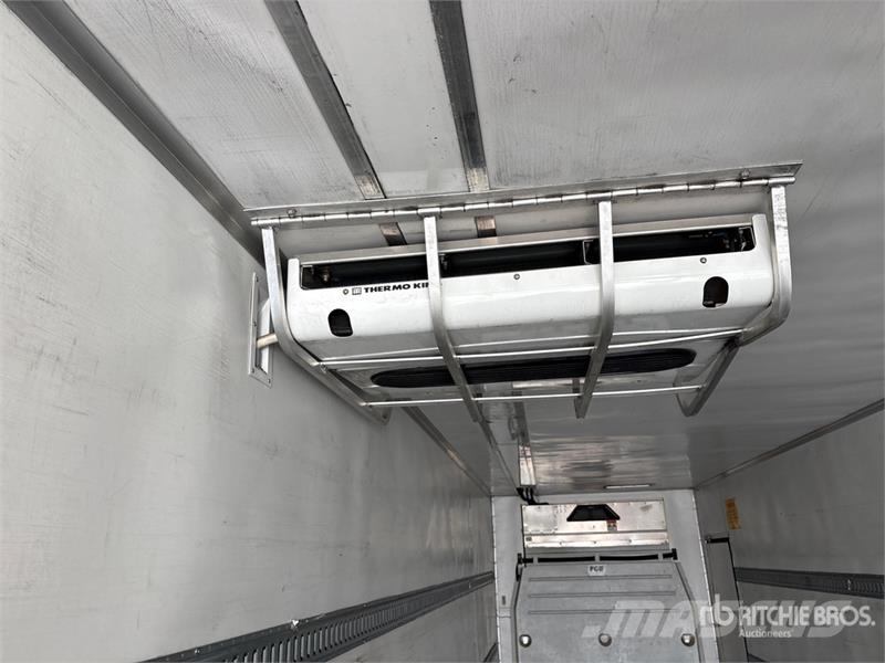 Utility VS2RA 48 ft x 102 in T/A Multi -Temp Refrigerated  Puspriekabės su izoterminiu kėbulu