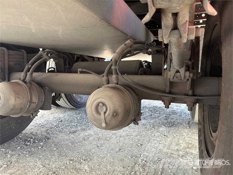 Utility VS2RA 48 ft x 102 in T/A Multi -Temp Refrigerated  Temperature controlled semi-trailers