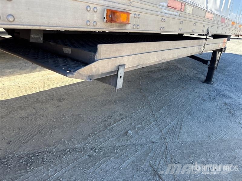 Utility VS2RA 48 ft x 102 in T/A Multi -Temp Refrigerated  Temperature controlled semi-trailers