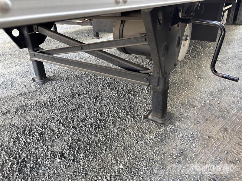 Utility VS2RA 48 ft x 102 in T/A Refrigerated Trailer 冷凍冷蔵トレーラー