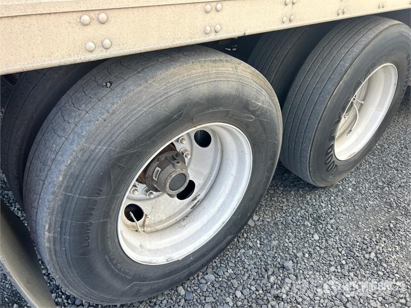Utility VS2RA 48 ft x 102 in T/A Refrigerated Trailer 冷凍冷蔵トレーラー