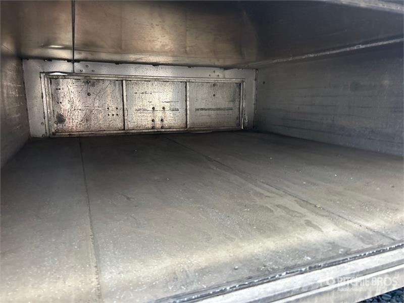 Utility VS2RA 48 ft x 102 in T/A Refrigerated Trailer 冷凍冷蔵トレーラー