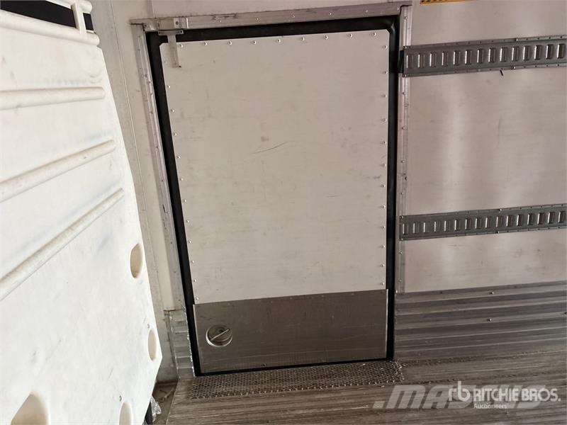 Utility VS2RA 48 ft x 102 in T/A Multi -Temp Refrigerated  Puspriekabės su izoterminiu kėbulu