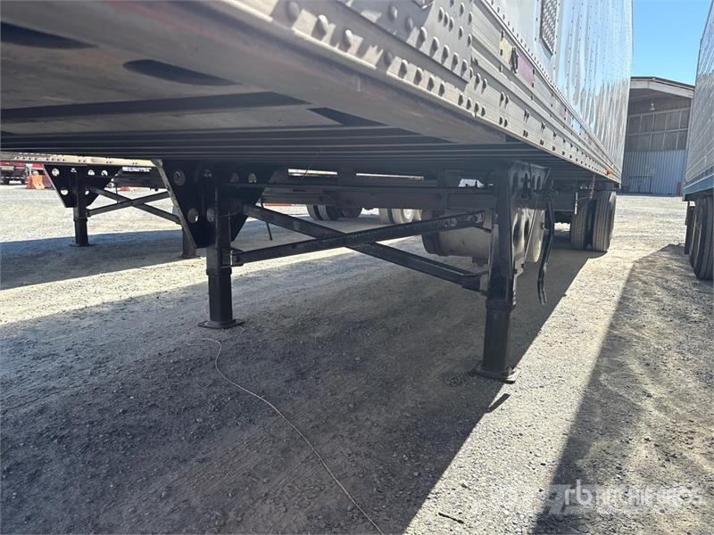 Utility VS2RA 48 ft x 102 in T/A Multi -Temp Refrigerated  Temperature controlled semi-trailers