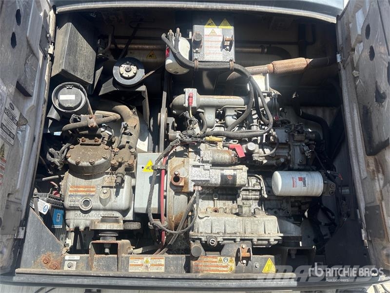 Utility VS2RA 48 ft x 102 in T/A Refrigerated Trailer 冷凍冷蔵トレーラー