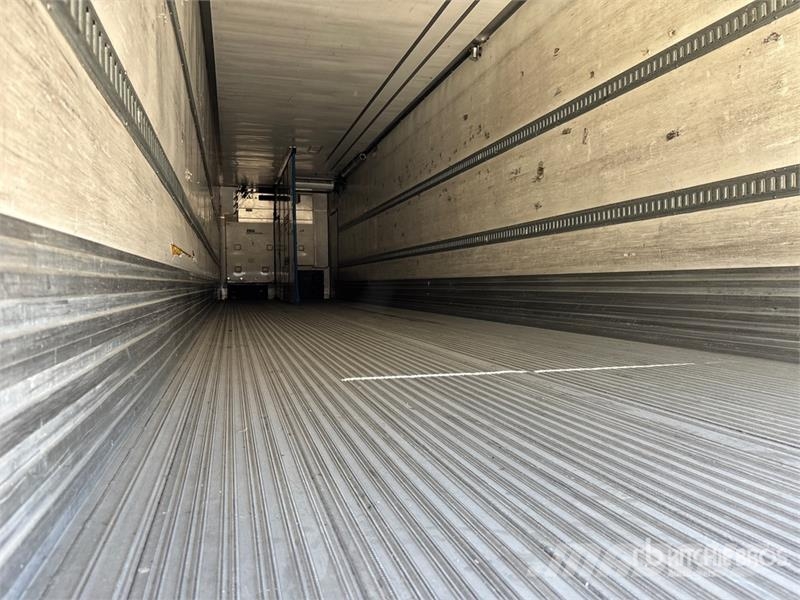 Utility VS2RA 48 ft x 102 in T/A Multi -Temp Refrigerated  Temperature controlled semi-trailers
