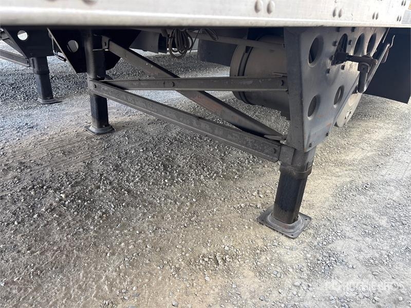 Utility VS2RA 48 ft x 102 in T/A Refrigerated Trailer 冷凍冷蔵トレーラー