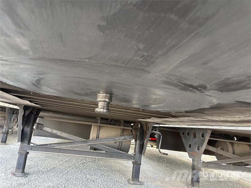 Utility VS2RA 48 ft x 102 in T/A Refrigerated Trailer 冷凍冷蔵トレーラー