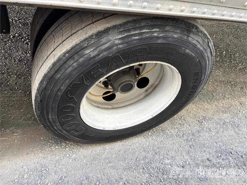 Utility VS2RA 48 ft x 102 in T/A Refrigerated Trailer 冷凍冷蔵トレーラー