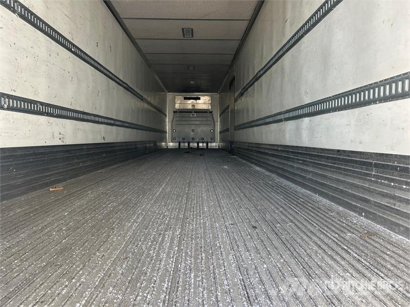 Utility VS2RA 48 ft x 102 in T/A Refrigerated Trailer 冷凍冷蔵トレーラー