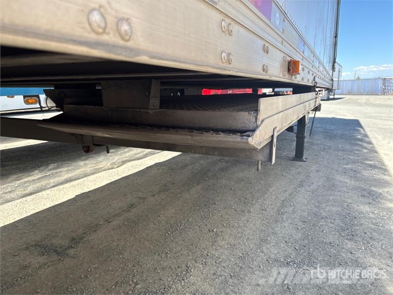 Utility VS2RA 48 ft x 102 in T/A Multi -Temp Refrigerated  Temperature controlled semi-trailers