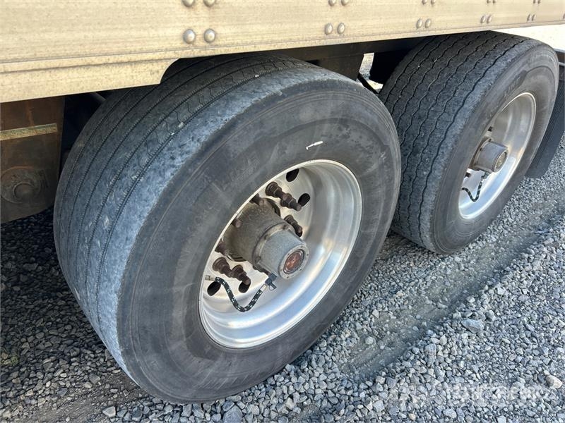 Utility VS2RA 53 ft x 102 in T/A Refrigerated Trailer 冷凍冷蔵トレーラー