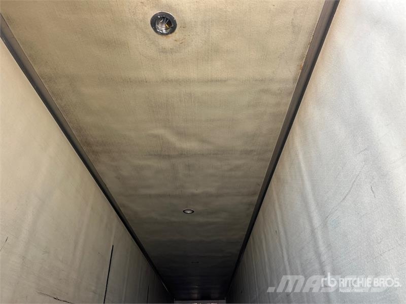 Utility VS2RA 53 ft x 102 in T/A Refrigerated Trailer 冷凍冷蔵トレーラー