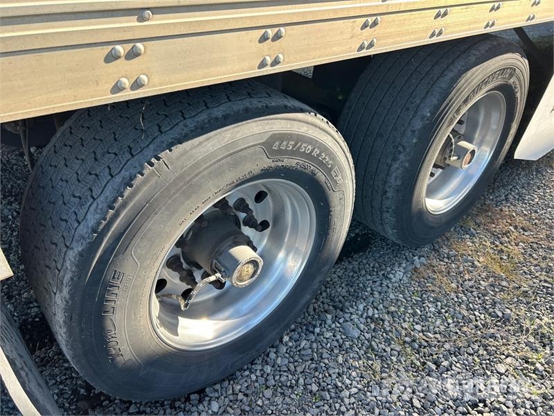 Utility VS2RA 53 ft x 102 in T/A Refrigerated Trailer 冷凍冷蔵トレーラー