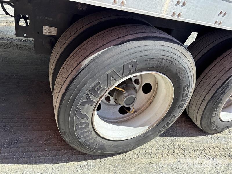 Utility VS2RA 53 ft x 102 in T/A Refrigerated Trailer Temperature controlled semi-trailers