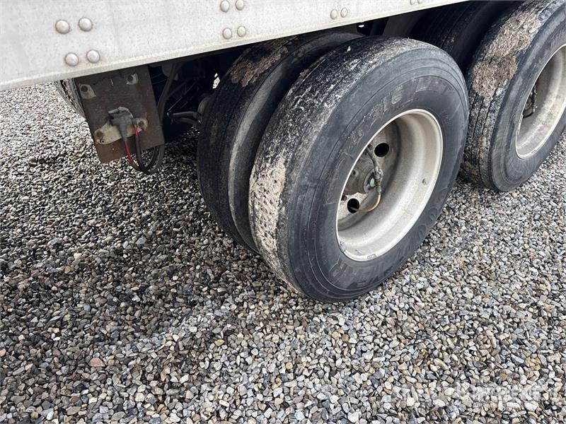 Utility VS2RA 53 ft x 96 in T/A Refrigerated Trailer Piekabes ar temperatūras kontroli
