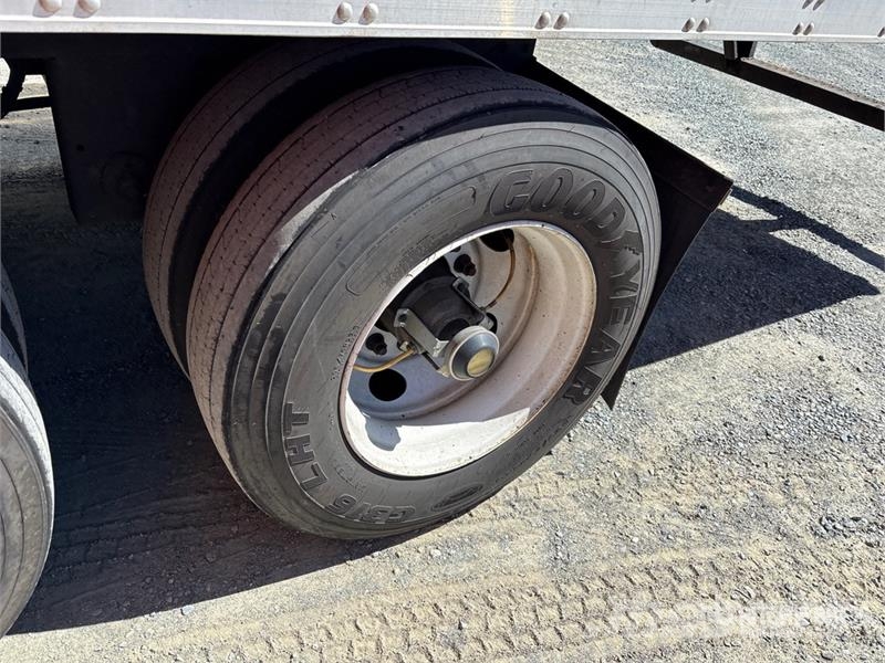 Utility VS2RA 53 ft x 102 in T/A Refrigerated Trailer Temperature controlled semi-trailers
