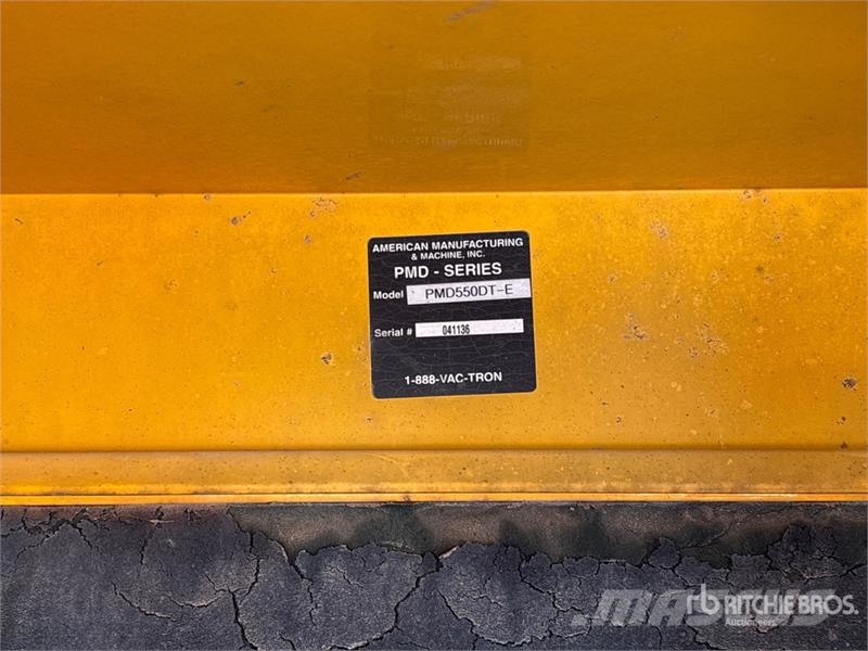 Vac-Tron Vacuum Tanker Trailer 罐式拖车