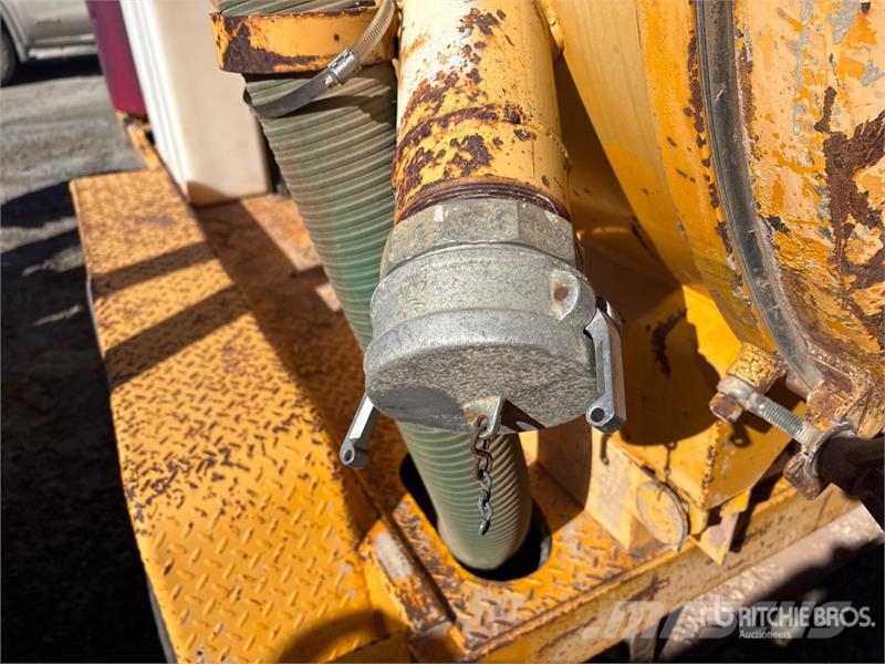 Vac-Tron Vacuum Tanker Trailer 罐式拖车