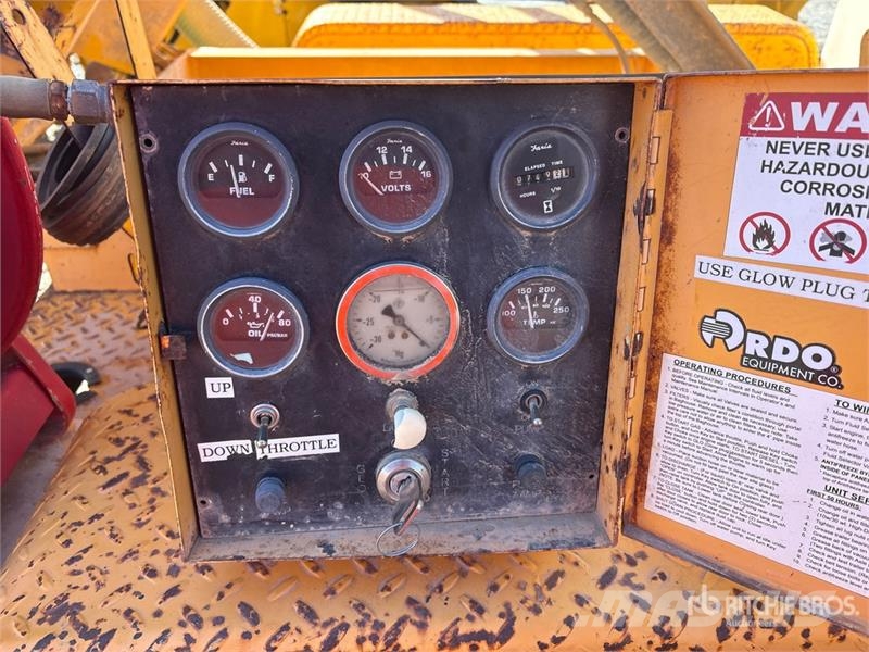 Vac-Tron Vacuum Tanker Trailer 罐式拖车