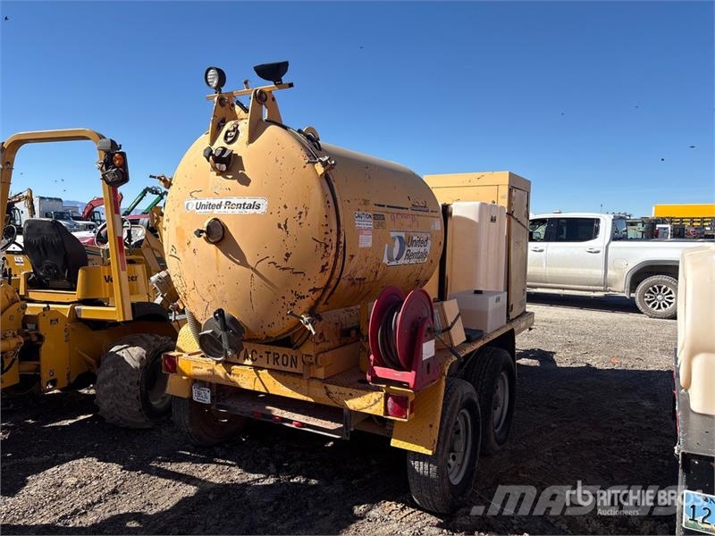 Vac-Tron Vacuum Tanker Trailer 罐式拖车