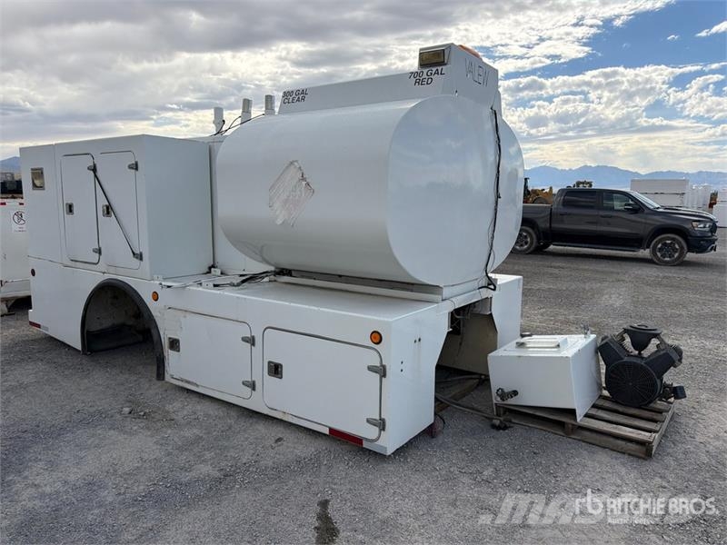 Valew Fuel and Lube Truck Body 商务面包车