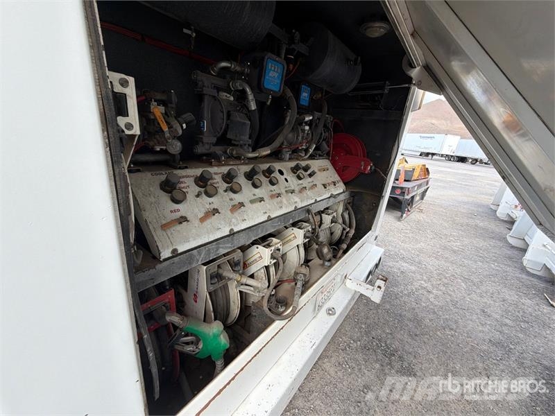 Valew Fuel and Lube Truck Body 商务面包车