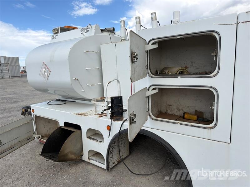 Valew Fuel and Lube Truck Body 商务面包车