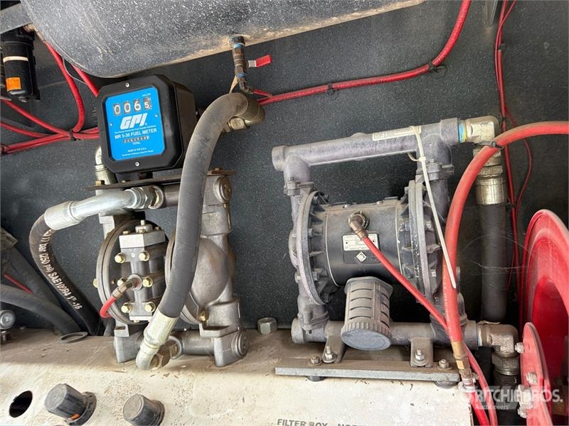 Valew Fuel and Lube Truck Body 商务面包车